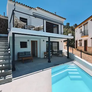 moderna-casa-rural-en-el-bosque-con-piscina-y-preciosas-vistas.es-andalucia.com/