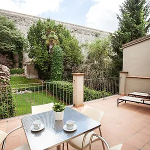 Apartment Dreams, Girona